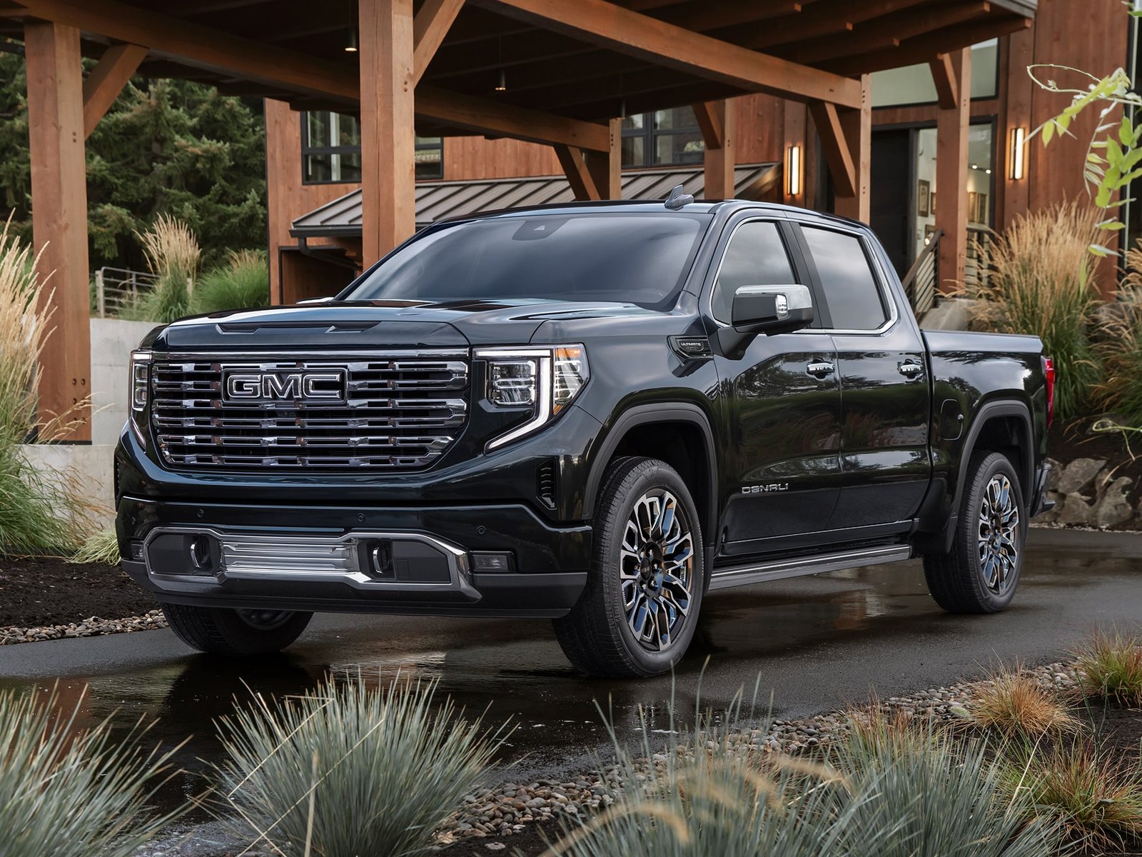 NHTSA Probes 535,639 GMC Sierra 1500s Over Grille Trim Flying Off
